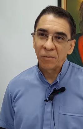 Este es el padre Jorge Iván Moreno.