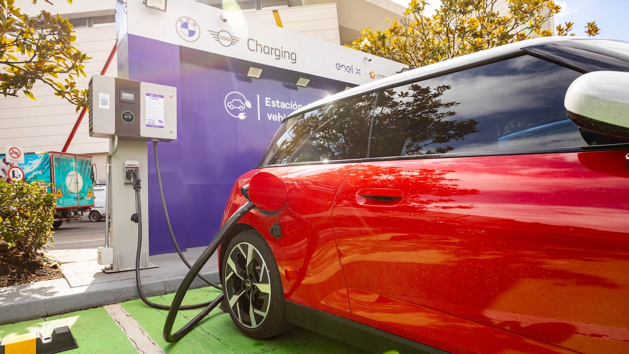 MINI reafirma su compromiso con la innovación, la sostenibilidad y una nueva generación
de vehículos eléctricos.