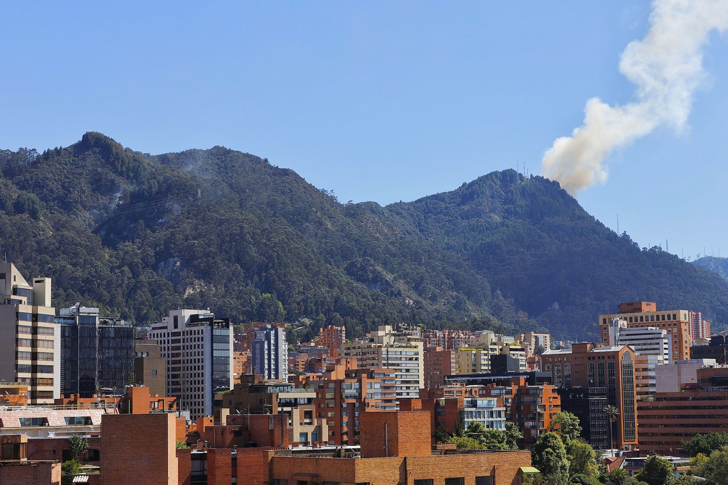 INCENDIO EN LOS CERROS ORIENTALES EN BOGOTA