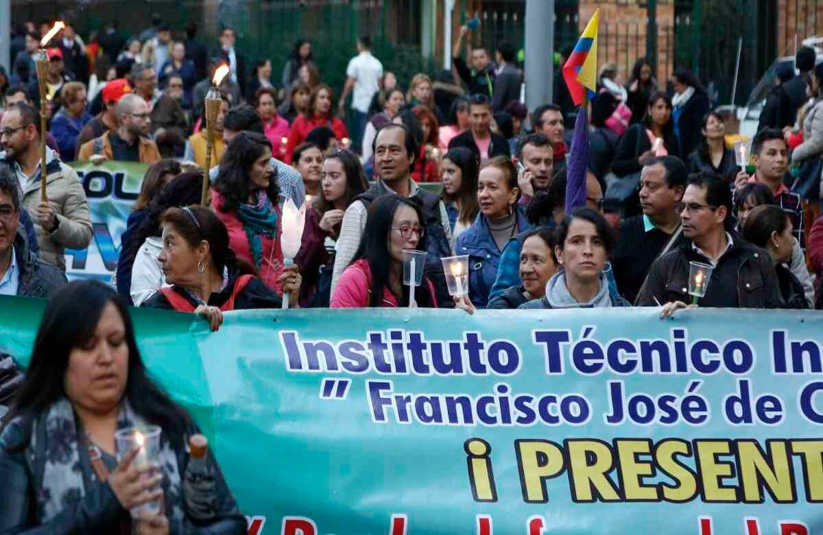 Profesores de diferentes partes del país acudieron a la protesta en el norte de Bogotá. Foto: Guillermo Torres / SEMANA