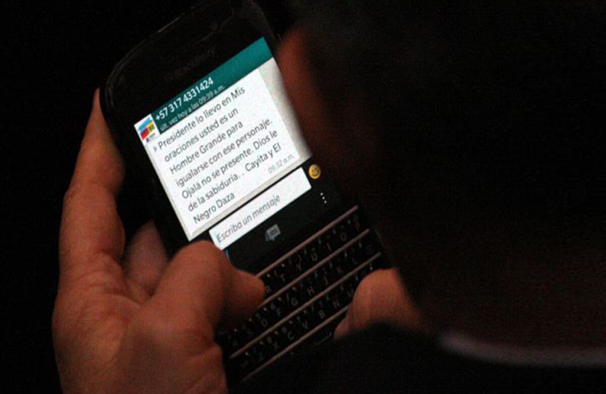 Otro de los chats de aliento que recibió Uribe en señal de apoyo. Foto: León Darío Peláez / SEMANA