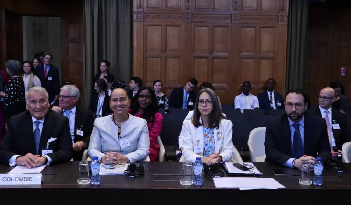 Equipo que conformó la defensa de Colombia ante el tribunal internacional