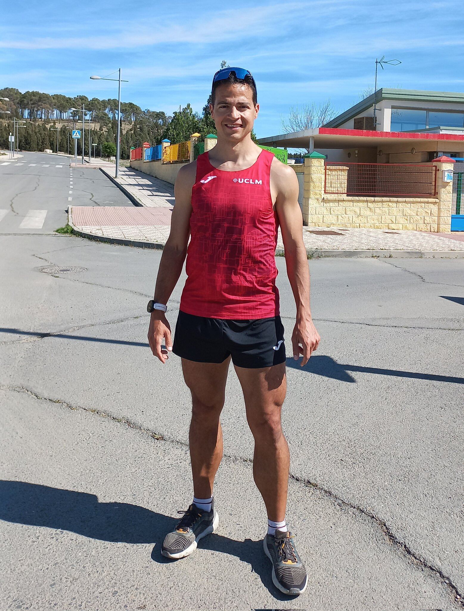 Hombre en España rompe récord de subir y bajar escaleras en 24 horas