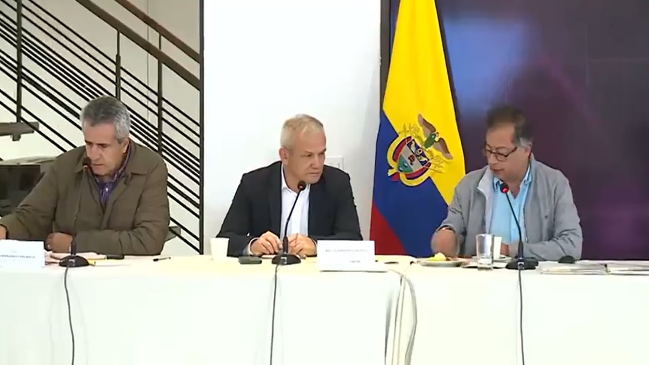 En la reunión que arrancó el lunes y sigue este martes se revisará en profundidad la gestión de su administración. Después de ese encuentro, el jefe de Estado tomará decisiones. Foto: Presidencia