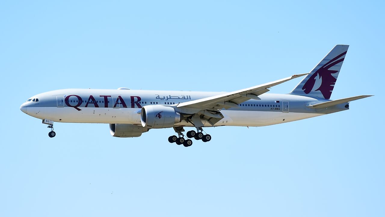 La mujer falleció en pleno vuelo y los testigos denuncian negligencia por parte de la aerolínea