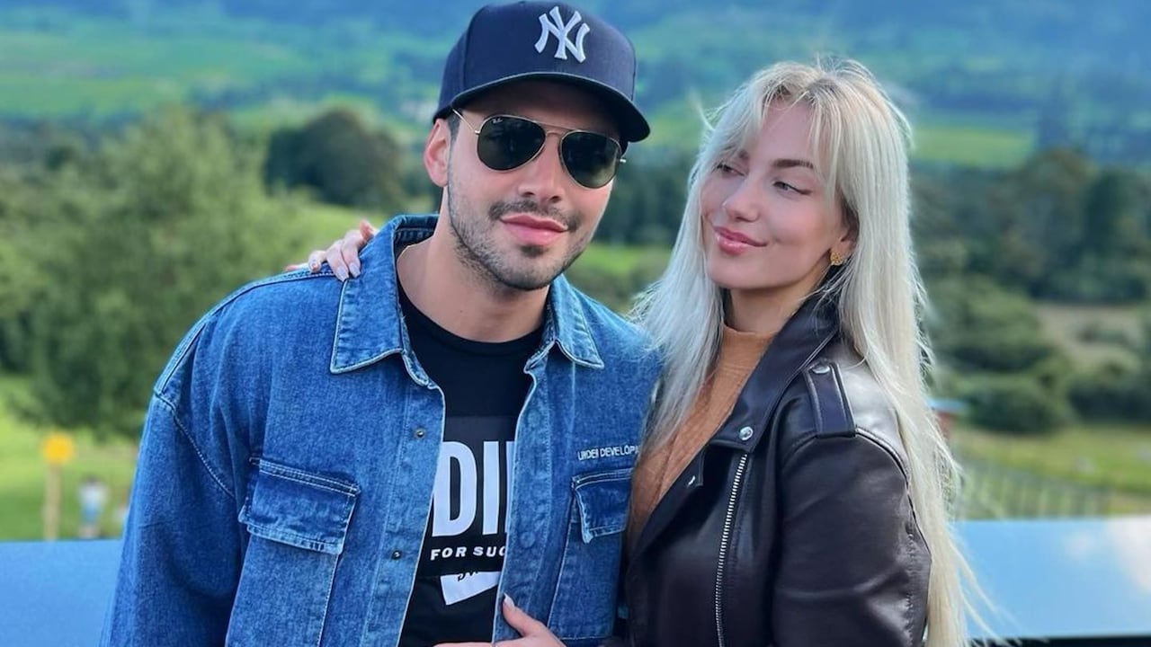 Sebastián Carvajal conquistó a modelo extranjera, pero necesitó traductor para hablarle.