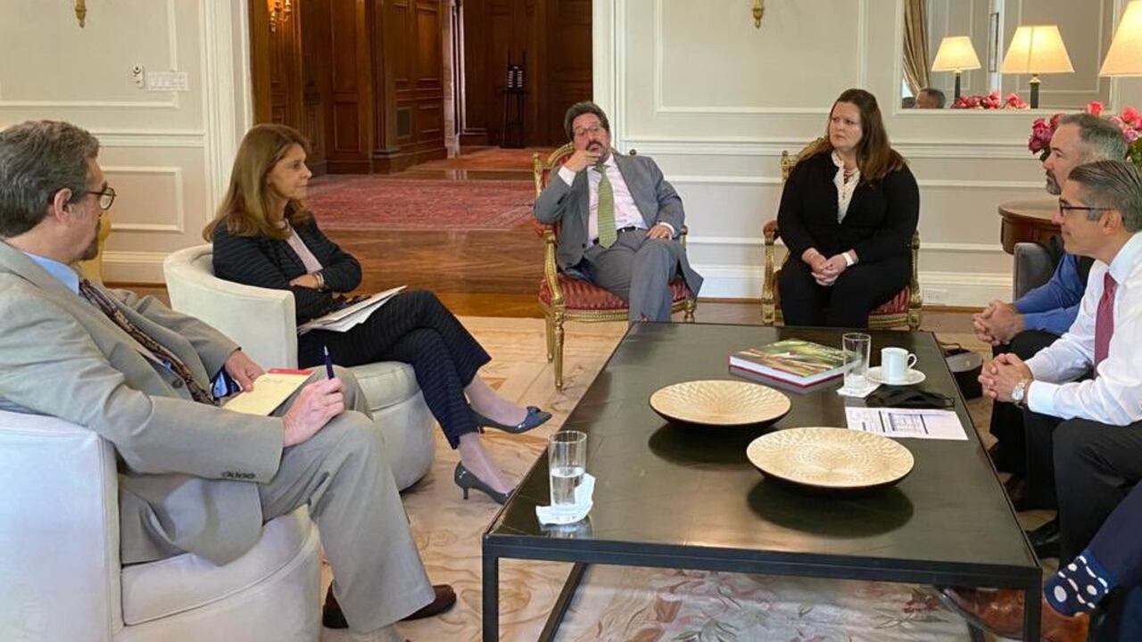 La vicepresidenta Marta Lucía Ramírez con autoridades de salud estadounidenses.
