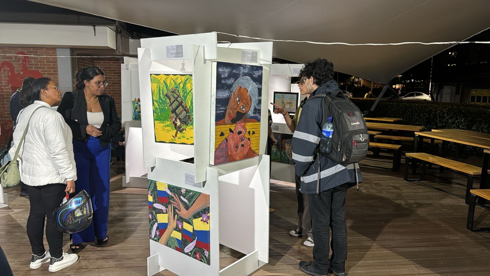 Profesores, estudiantes y trabajadores de la U Militar se suman a la exposición Así se Construye Memoria.