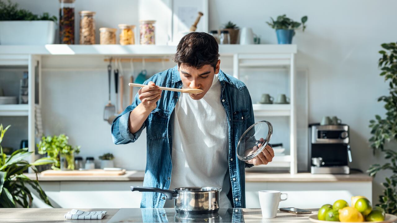 En esta receta, se encuentran las instrucciones detalladas para preparar unas deliciosas acelgas con huevo y queso.