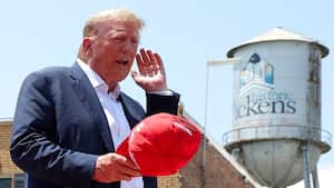 Contra todos los acusados, incluido Donald Trump, hay 41 cargos.