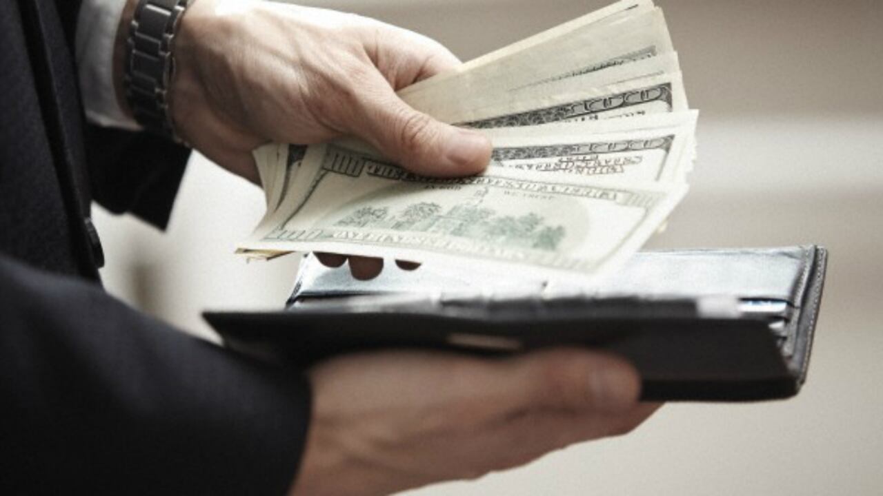 El servicio, sin embargo, no ofrece la opción de recibir el dinero en efectivo, como hacen muchos rivales, empezando por la empresa líder del sector: Western Union, con sus más de 500.000 agentes y oficinas a nivel mundial.