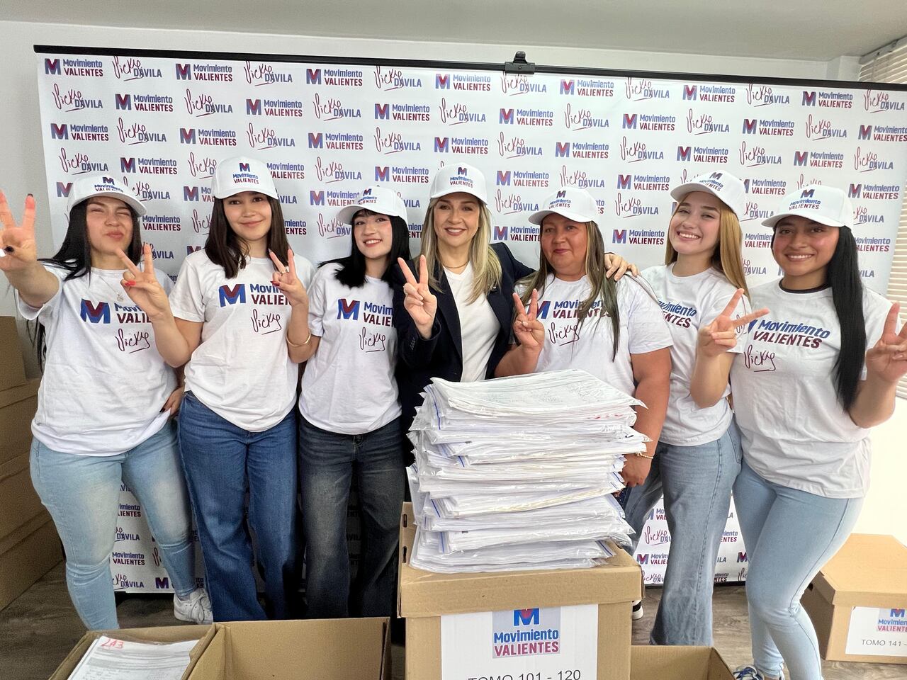 Vicky Dávila logró el medio millón de firmas.