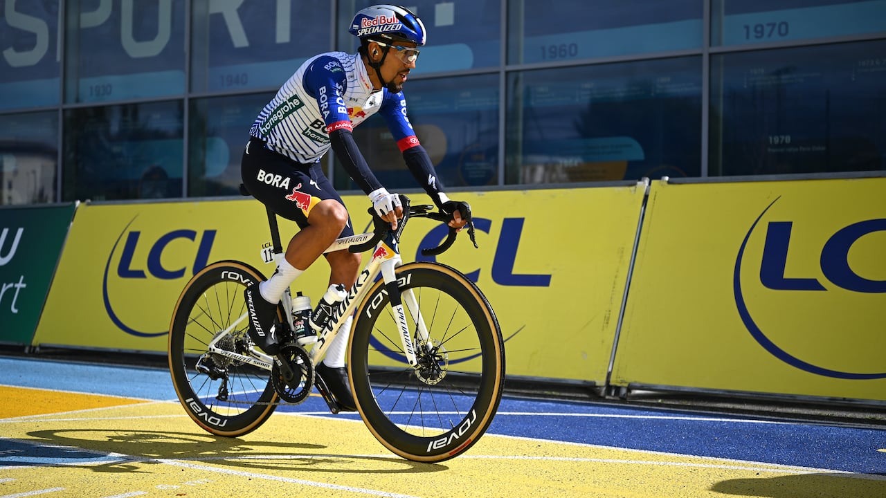 Daniel Felipe Martínez fue ganador del Critérium del Dauphiné en 2020.