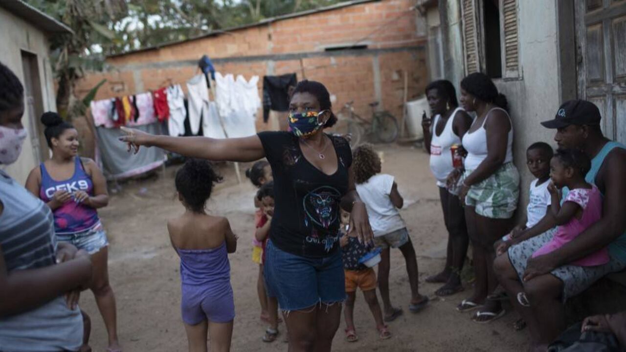 Residentes del "quilombo" María Joaquina de Cabo Frío, en las afueras de Río de Janeiro, Brasil.