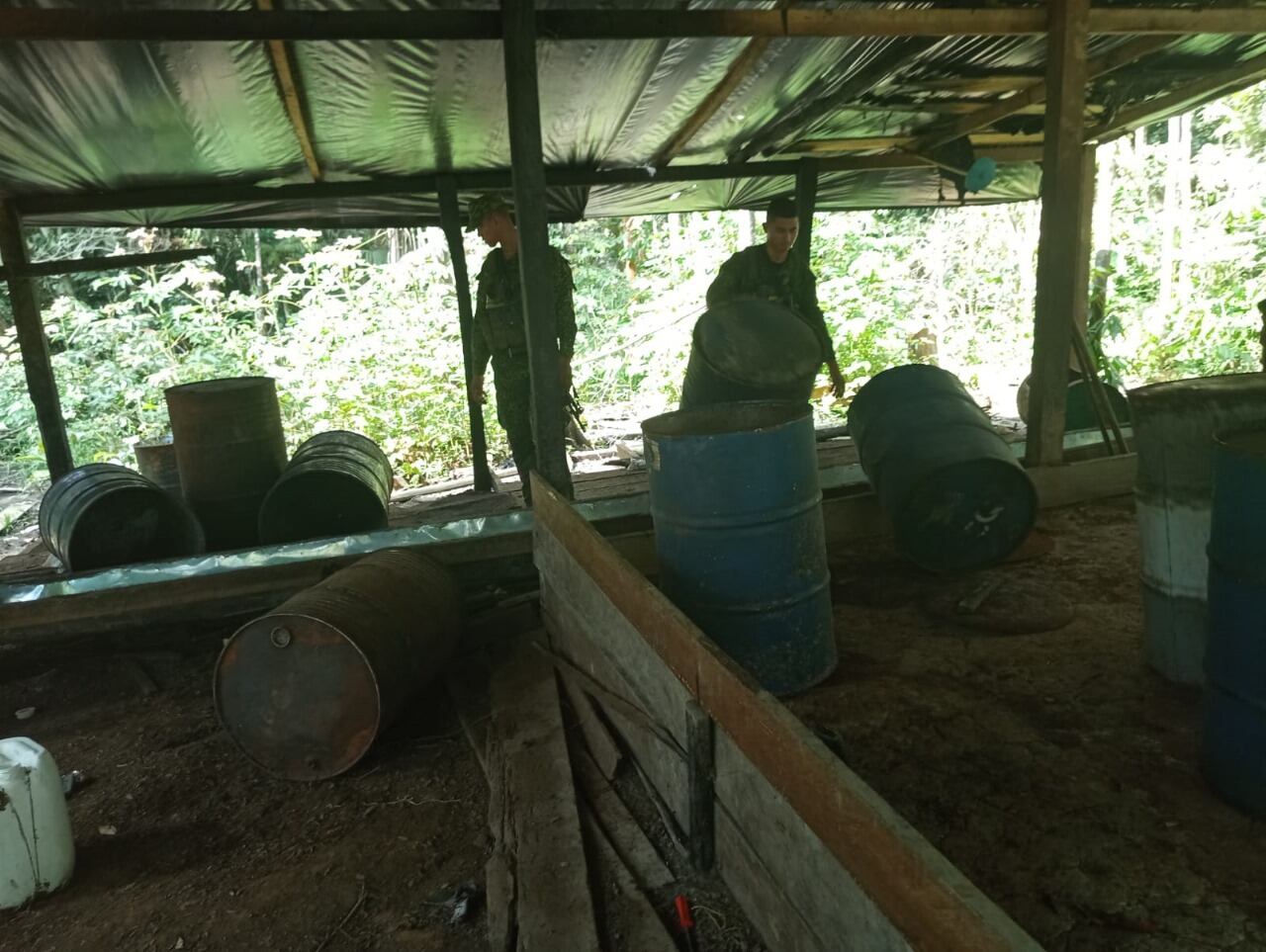 Las Fuerzas Militares destruyeron siete laboratorios para el procesamiento de droga en Chocó.