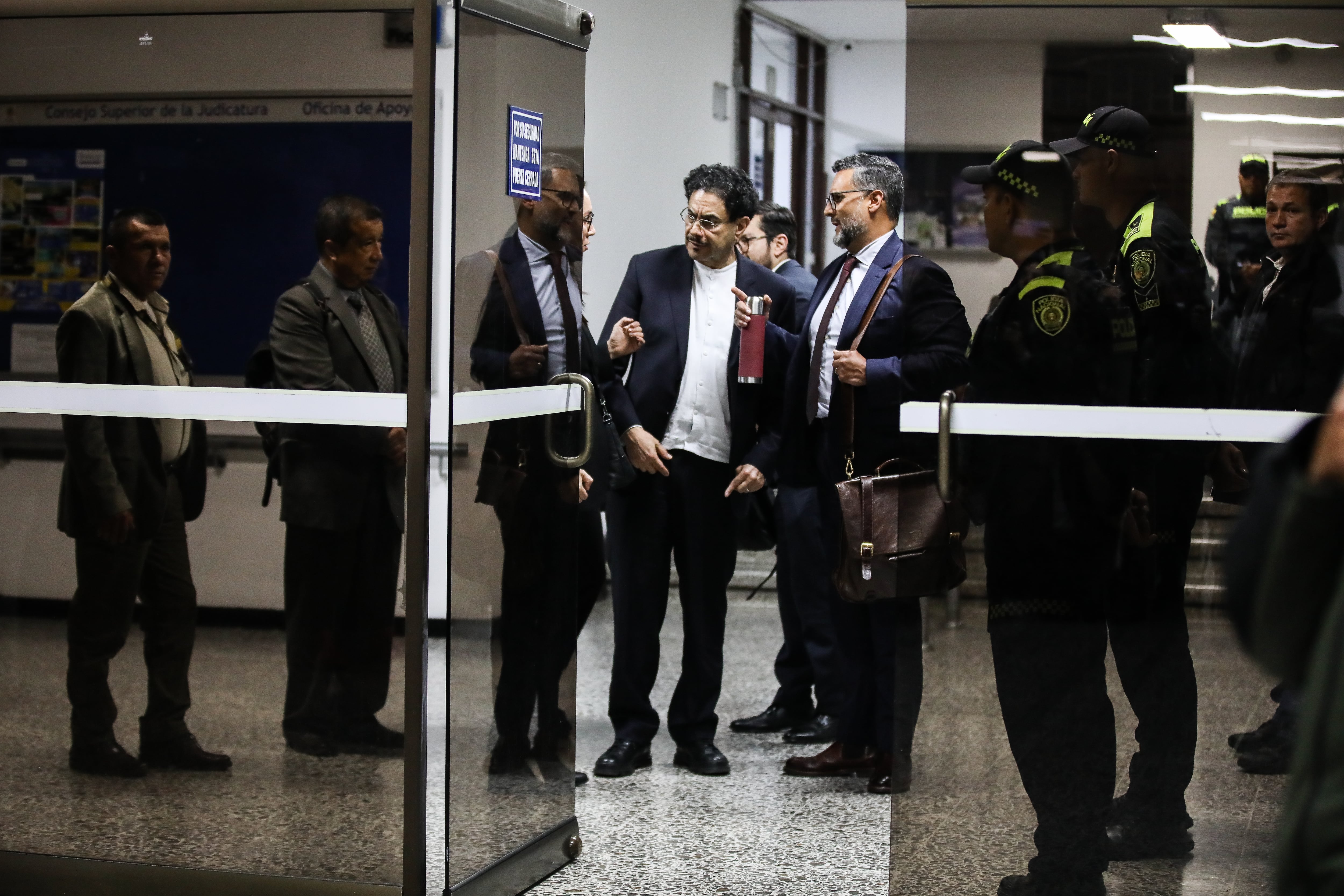 Bogotá, Julio 28 de 2025. Juicio  Álvaro Uribe el senador Iván Cepeda y el abogado Miguel Angel del río ofrecieron declaraciones a medios.