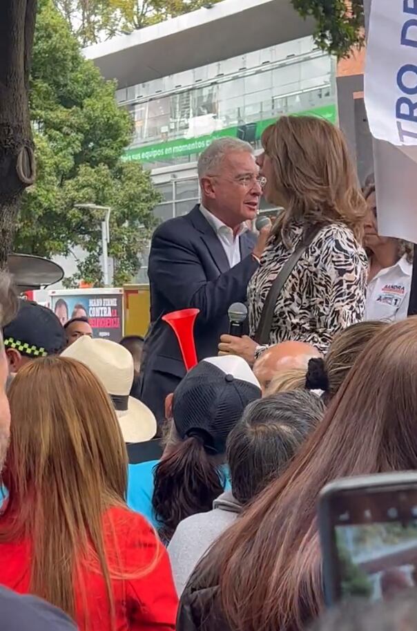 El expresidente vivió un particular momento en Bogotá.