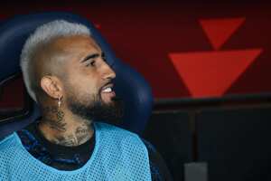 Arturo Vidal sonriendo durante un partido entre Juventus e Inter