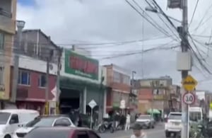 Al fondo, el fruver donde se presentó el crimen.