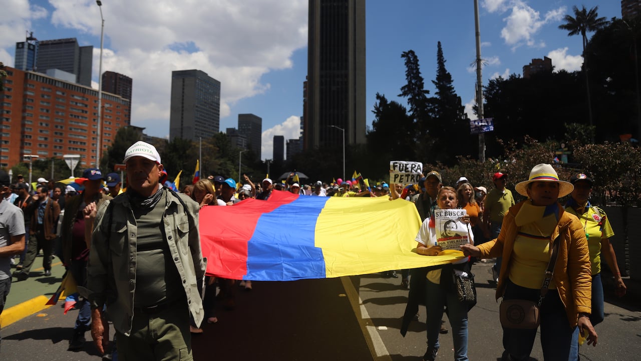 El proyecto establece una escala progresiva de cinco pasos, comenzando con diálogo y mediación, antes de considerar el uso de la fuerza.