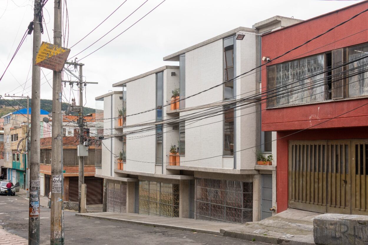 El proyecto está a una cuadra del templo del 20 de julio, y por eso en el primer piso se incluyeron espacios comerciales que podrán aprovechar los residentes del edificio.