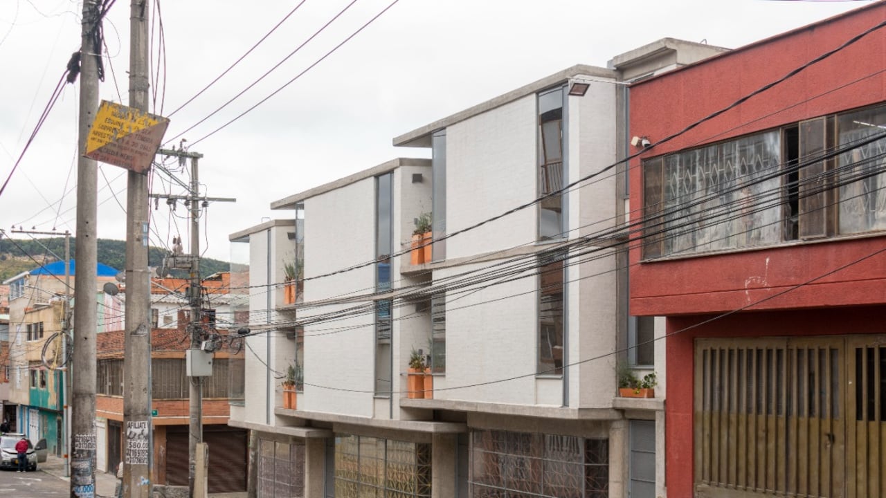 El proyecto está a una cuadra del templo del 20 de julio, y por eso en el primer piso se incluyeron espacios comerciales que podrán aprovechar los residentes del edificio.