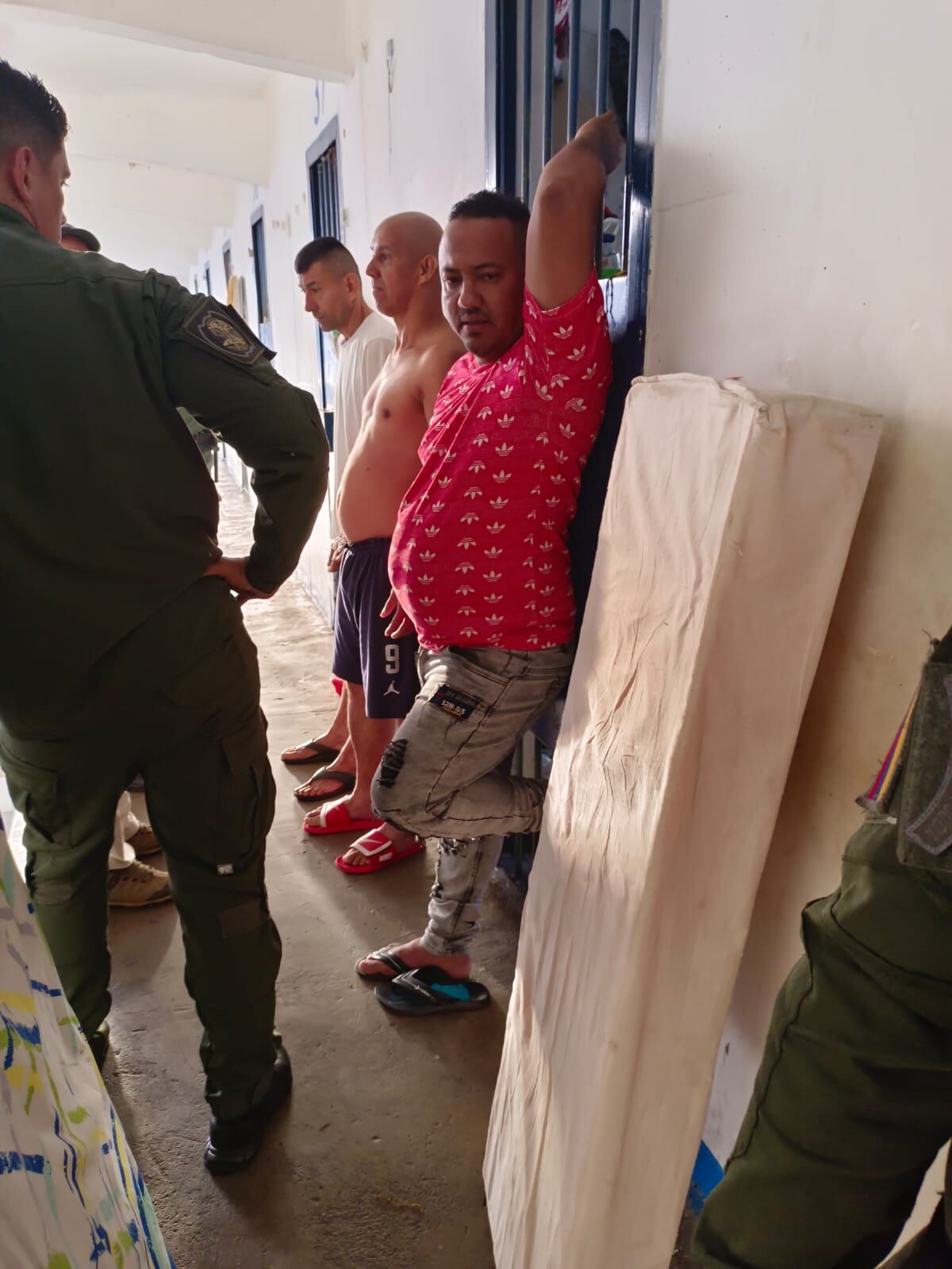 Los allanamientos fueron en varias cárceles del país