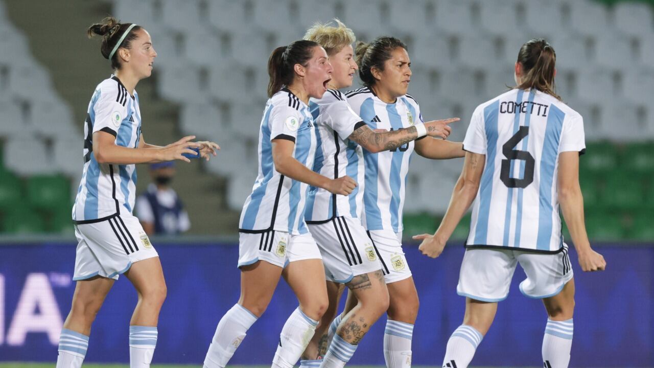 Selección Agentina de fútbol femenino derrota a Perú en su segunda salida en la Copa América femenina.