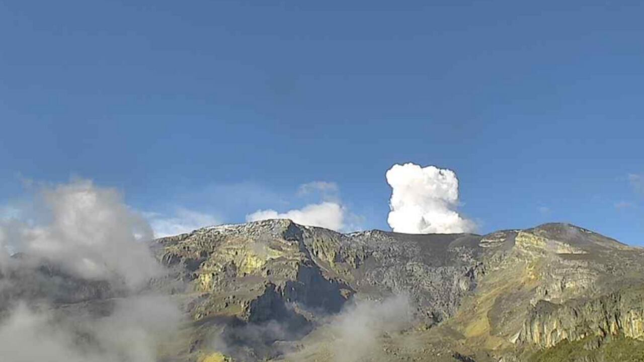 Panorámica del volcán Nevado del Ruiz.