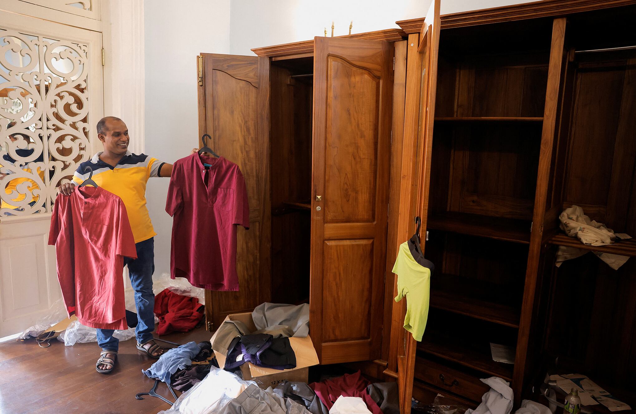 En imágenes : Manifestantes de Sri Lanka ocupan residencias de presidente y primer ministro