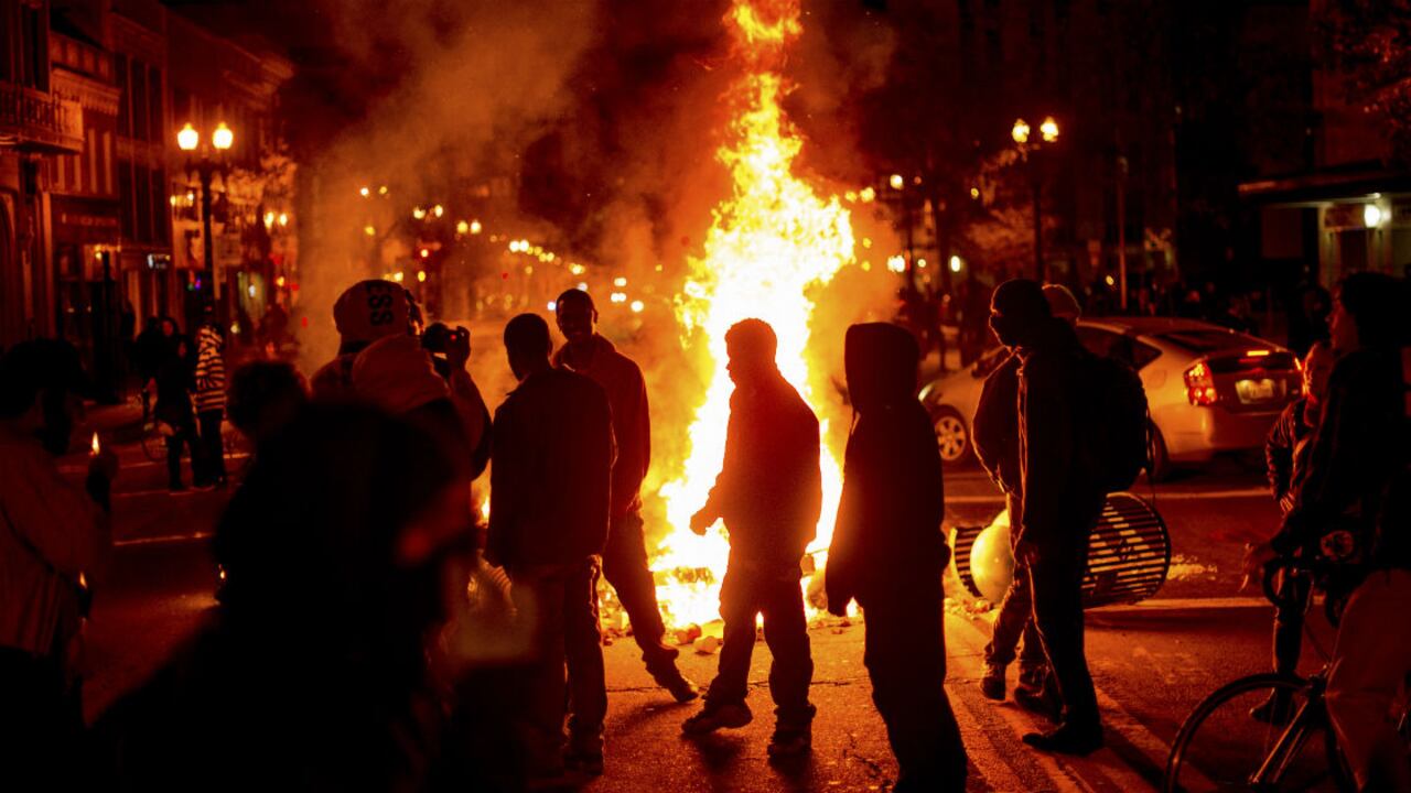 Las manifestaciones durante la noche de este lunes.