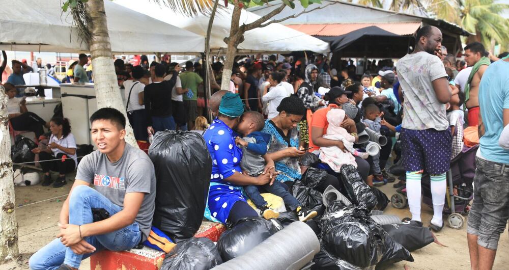 Migrantes varados en Necoclí, Antioquia.