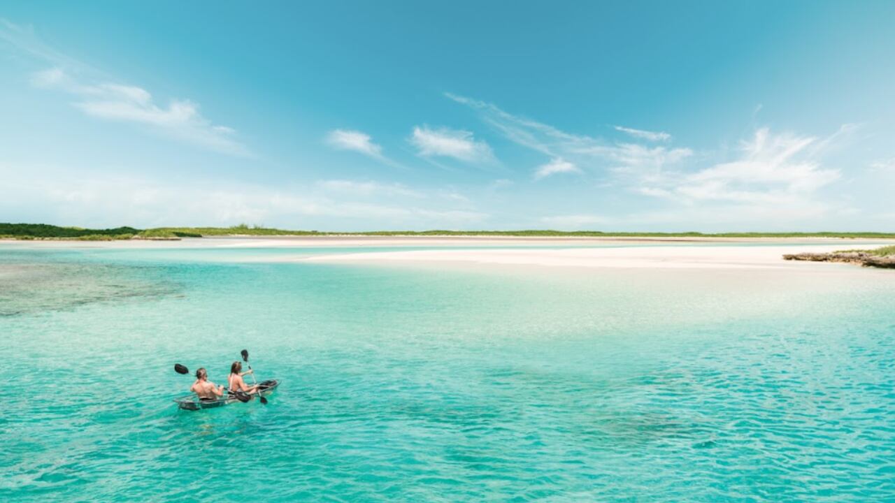 Descubra el destino que combina lujo, cerditos nadadores, playas vírgenes de aguas cristalinas y experiencias inolvidables en Las Bahamas.