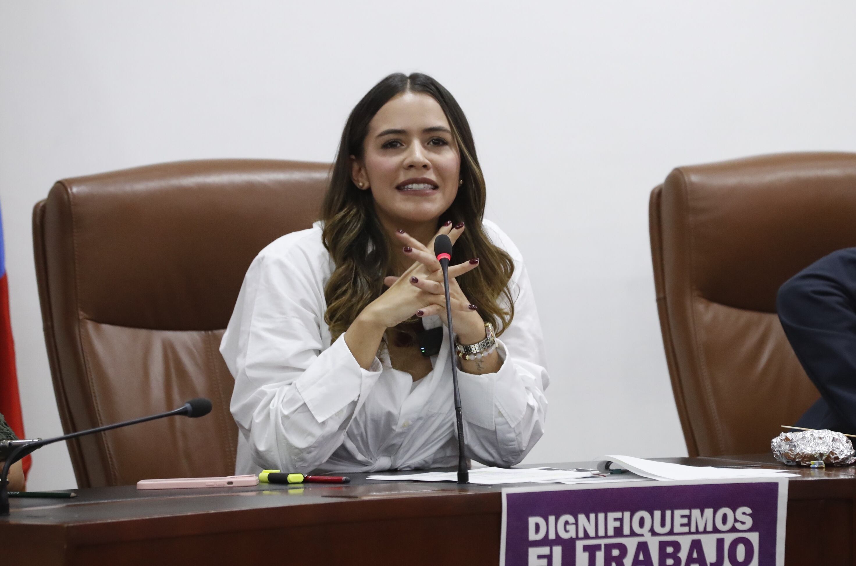 Debate Dignifiquemos el trabajo del hogar