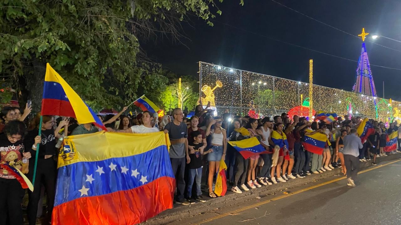 Cientos de ciudadanos se dieron cita en el Malecón de Cúcuta.
