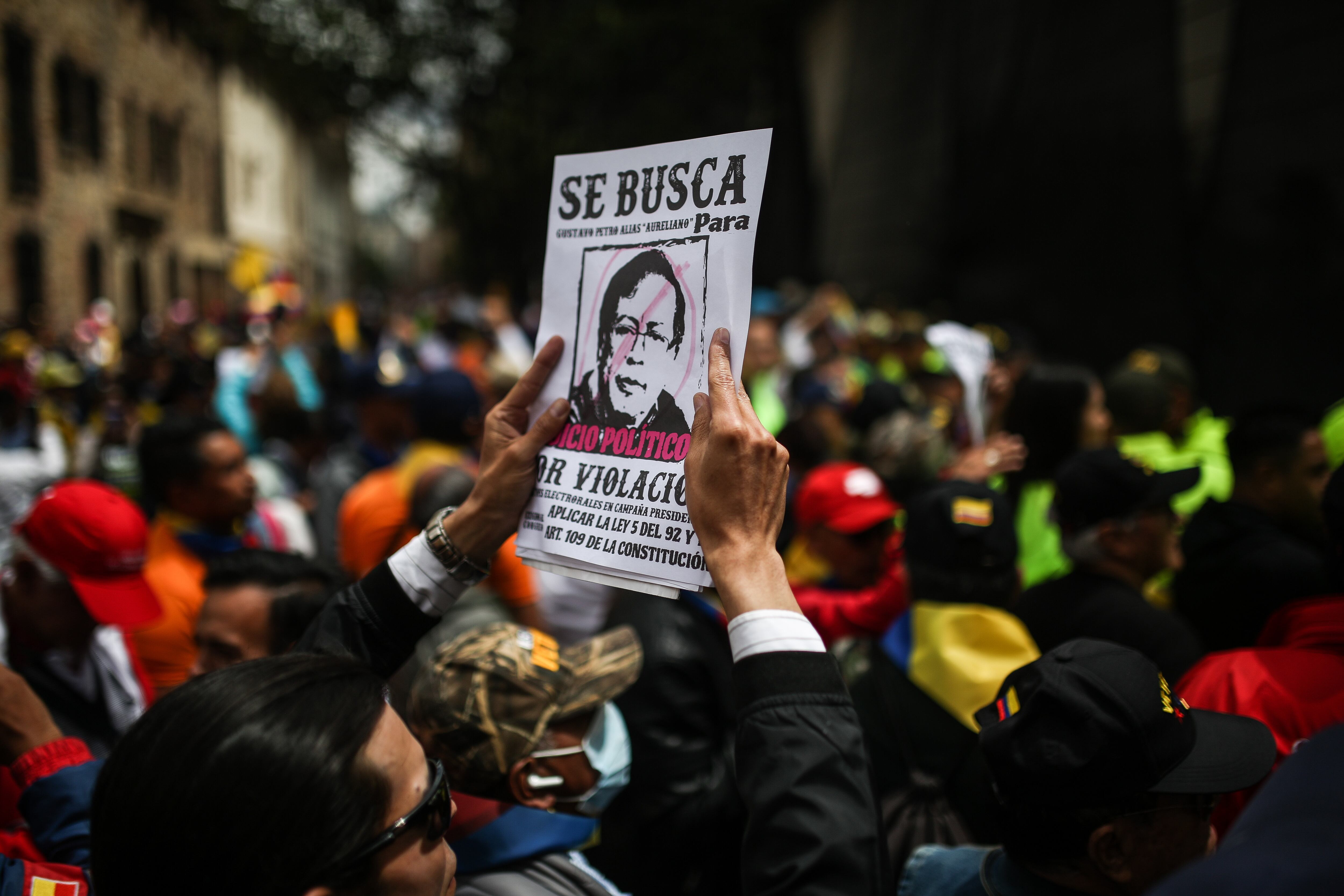 Marchas plantón en contra del presidente Gustavo Petro 
Elección de Fiscal, apoyo a la corte
