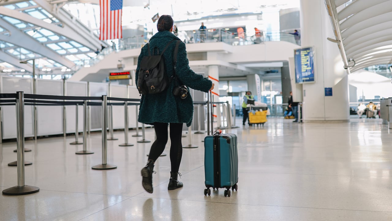 Los documentos que debe tener listos al momento de abordar un vuelo en Estados Unidos