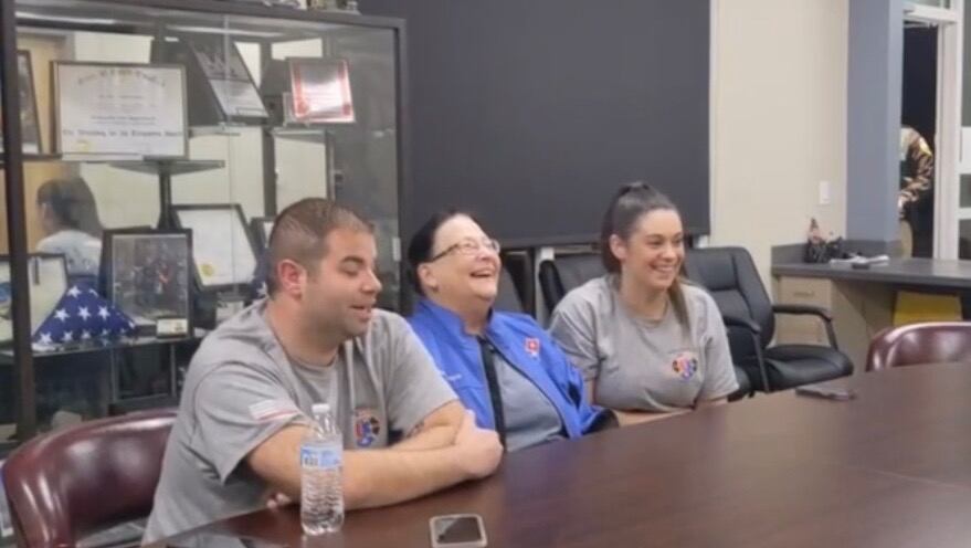 La colecta fue liderada por Lacey Keighron, quien dijo que estos aportes serían para ayudar con el retiro de Gillespie.