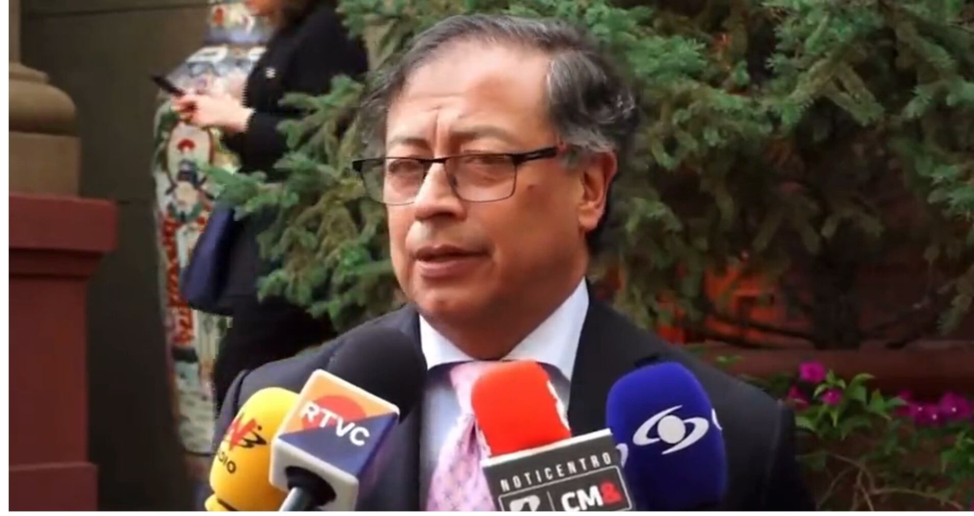 Petro se encuentra de visita oficial en China