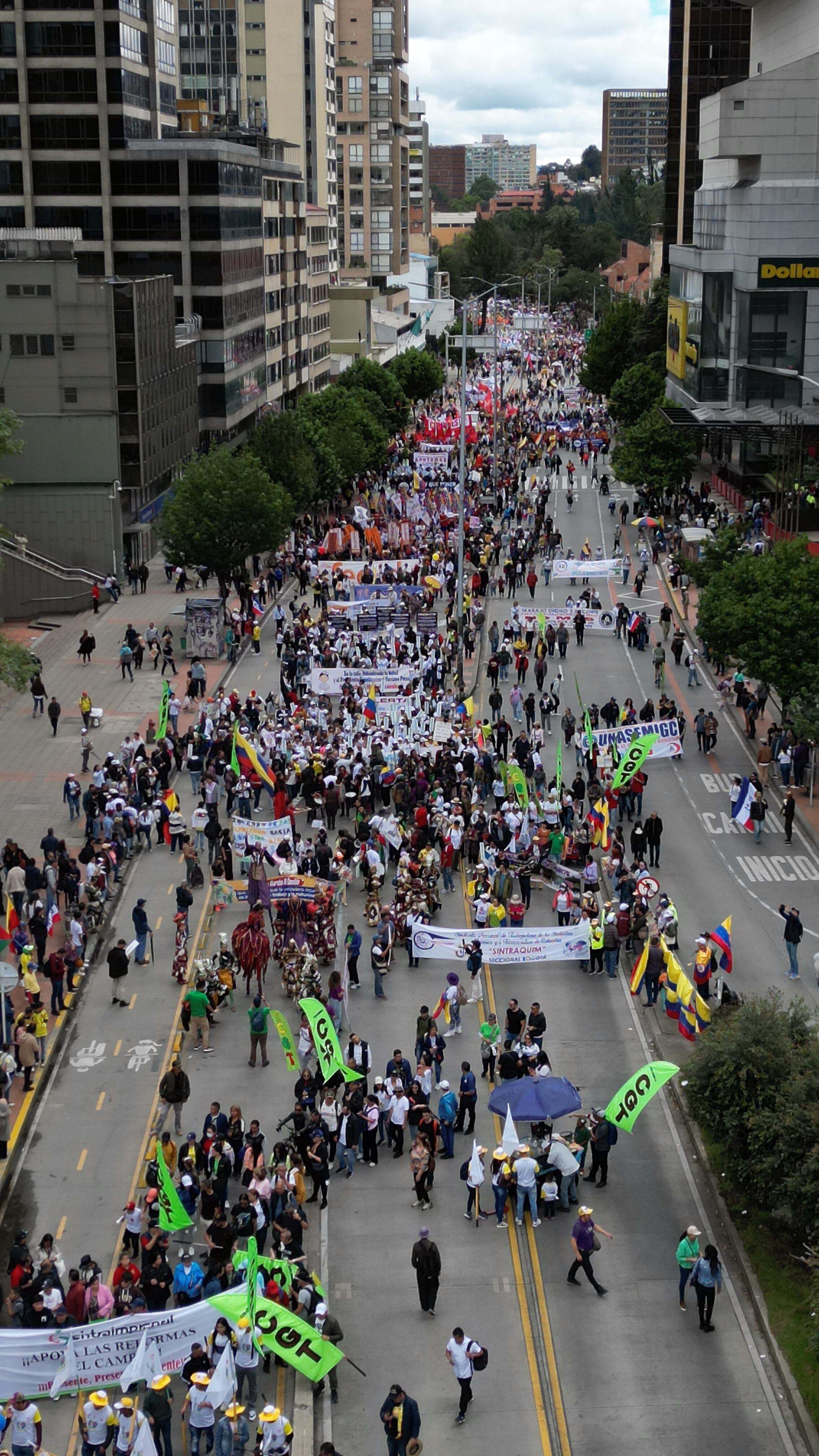 Marcha 1 de mayo día del trabajo, a favor del Presidente Gustavo Petro Carrera Séptima