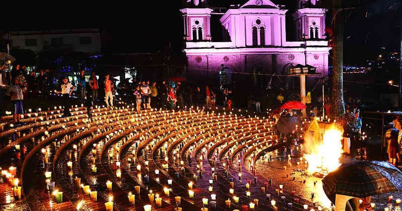 Las casas y calles de Colombia se iluminarán el próximo lunes para celebrar la tradicional noche de las velitas.