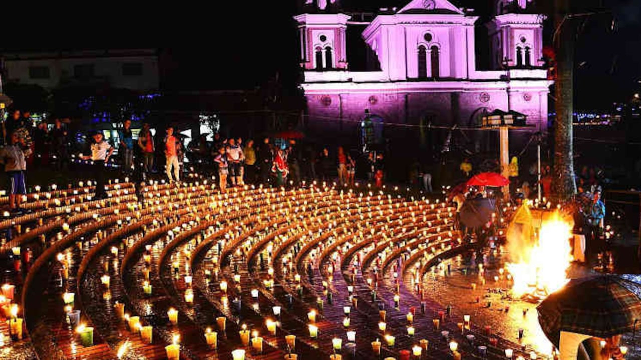 Noche de las velitas en Manzanares, Caldas en 2014.