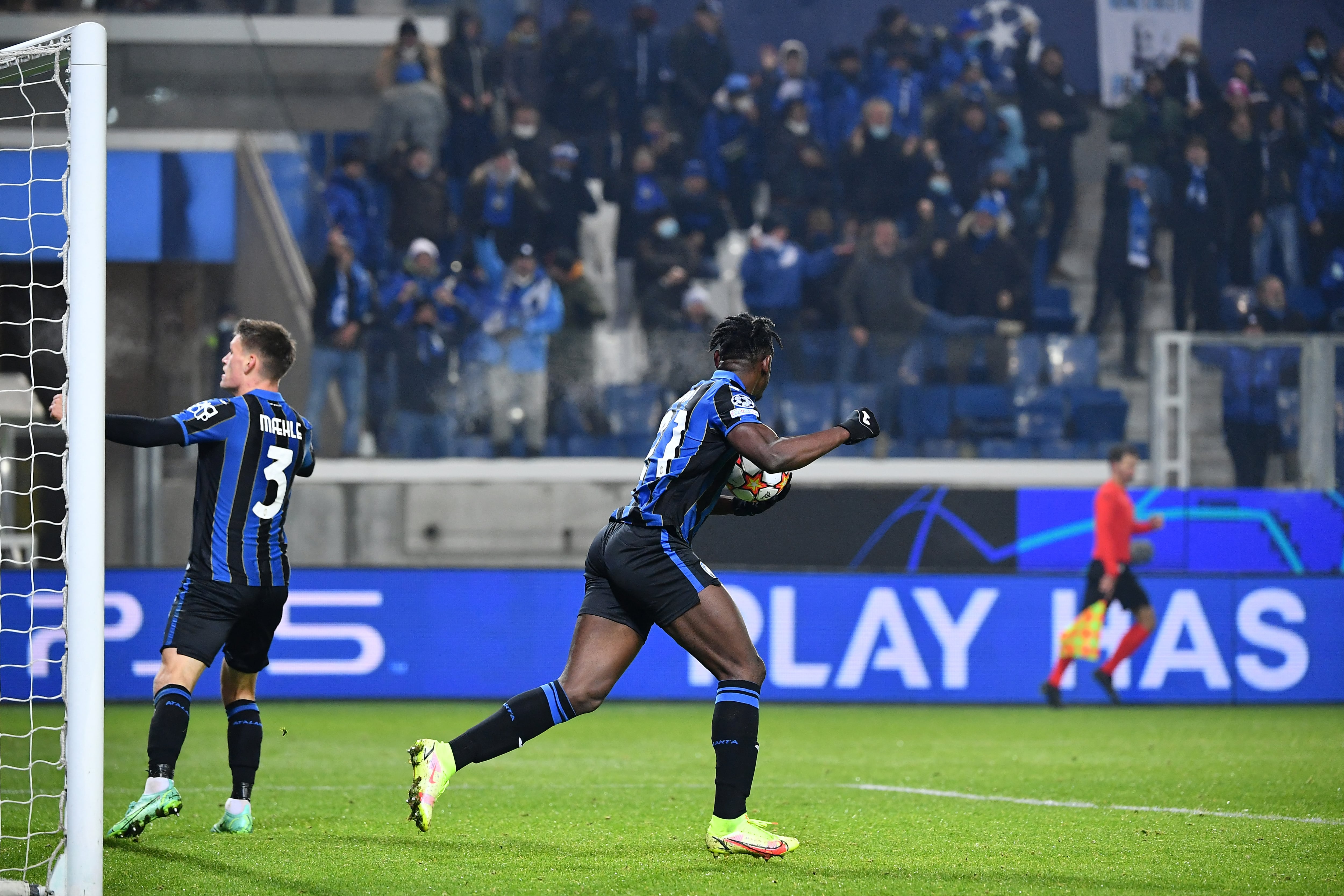 Atalanta's Colombian forward Duvan Zapata runs back towards his side after scoring his side's second goal during the UEFA Champions League Group F football match between Atalanta and Villarreal on December 9, 2021 at the Atleti Azzurri d'Italia stadium in Bergamo. (Photo by Isabella BONOTTO / AFP)