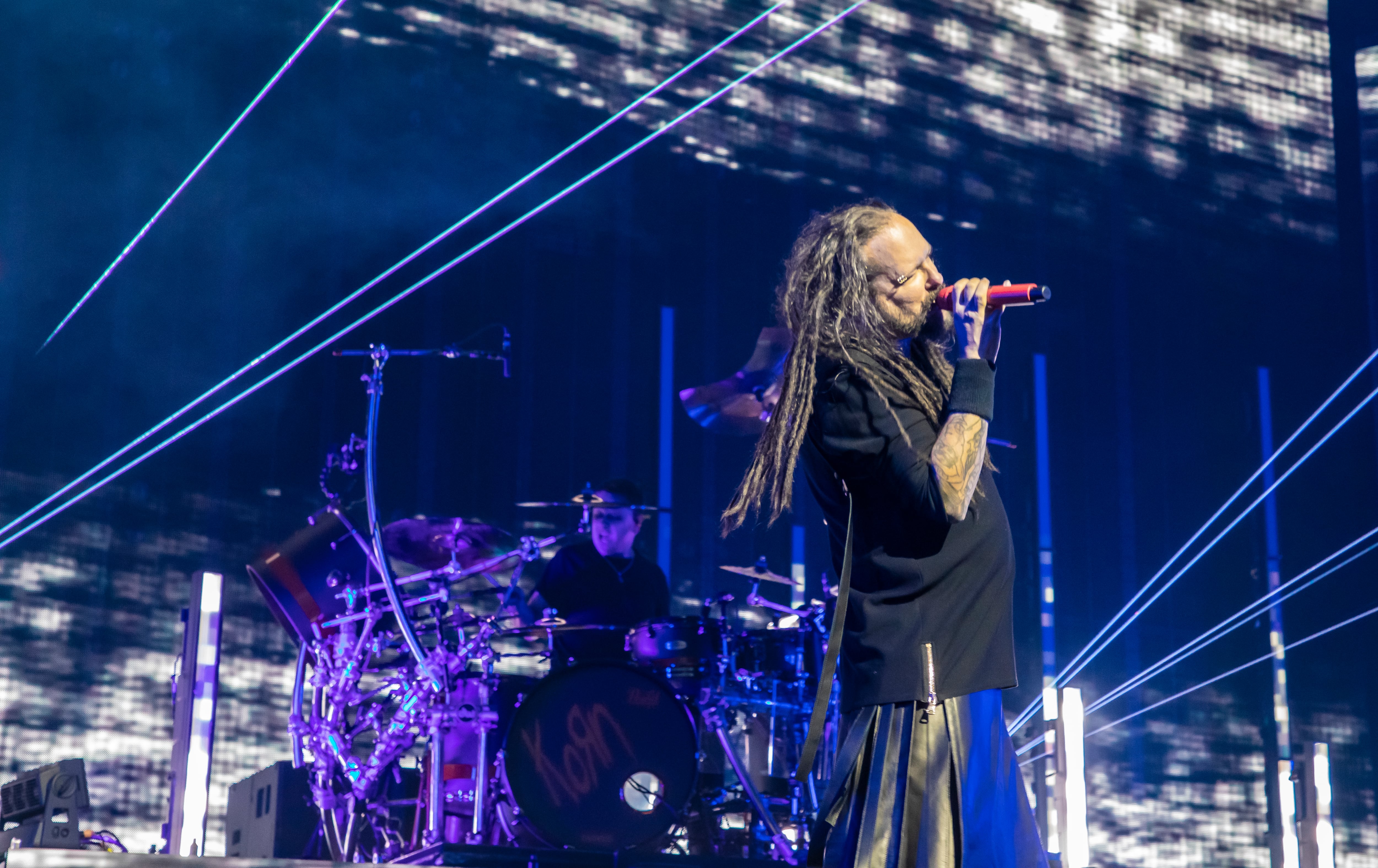 Jonathan Davis al frente de Korn, institución fundamental del nu metal.