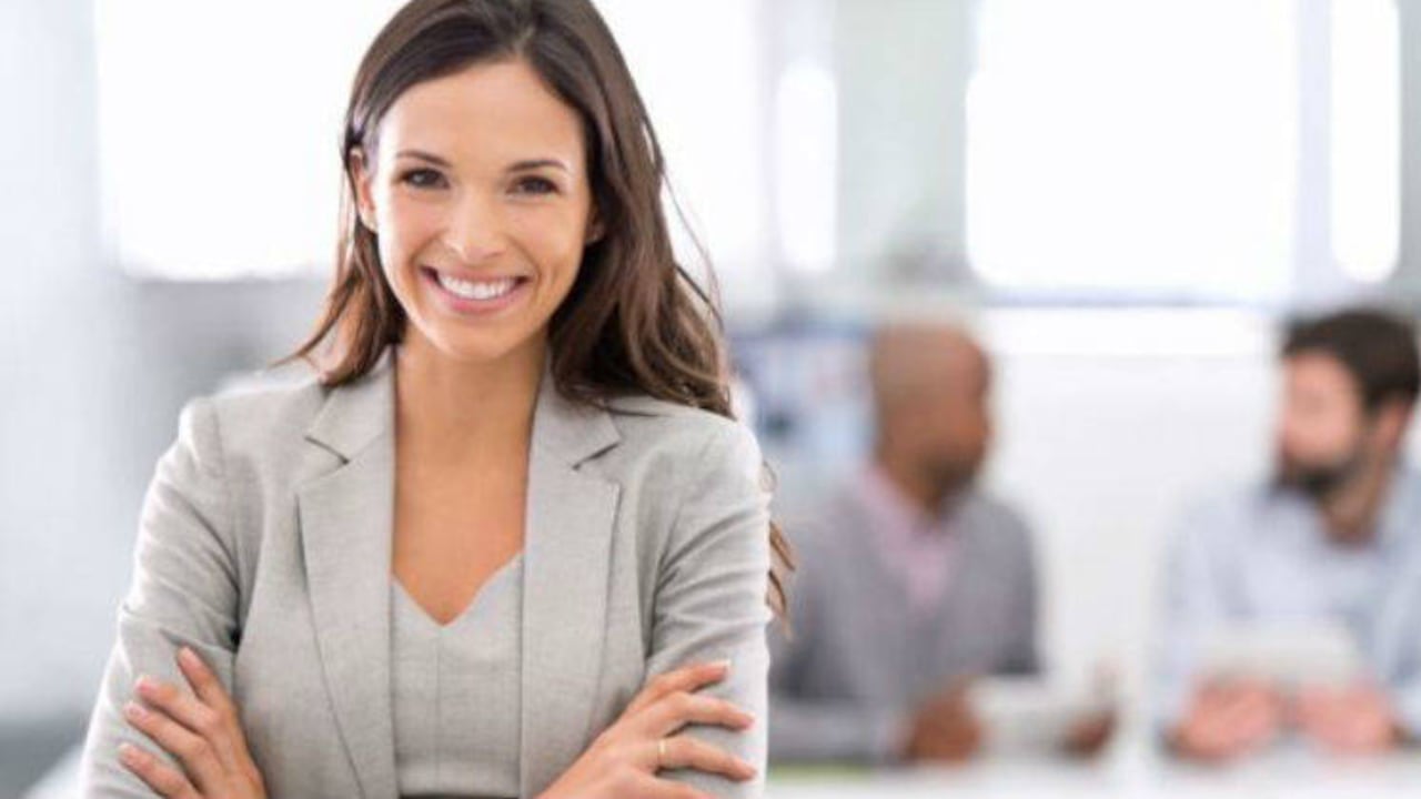 GETTY IMAGES / "La gente envía currículum ciegamente, esperando que alguien los rescate del mar. Eso no funciona", dice Gary Burnison.