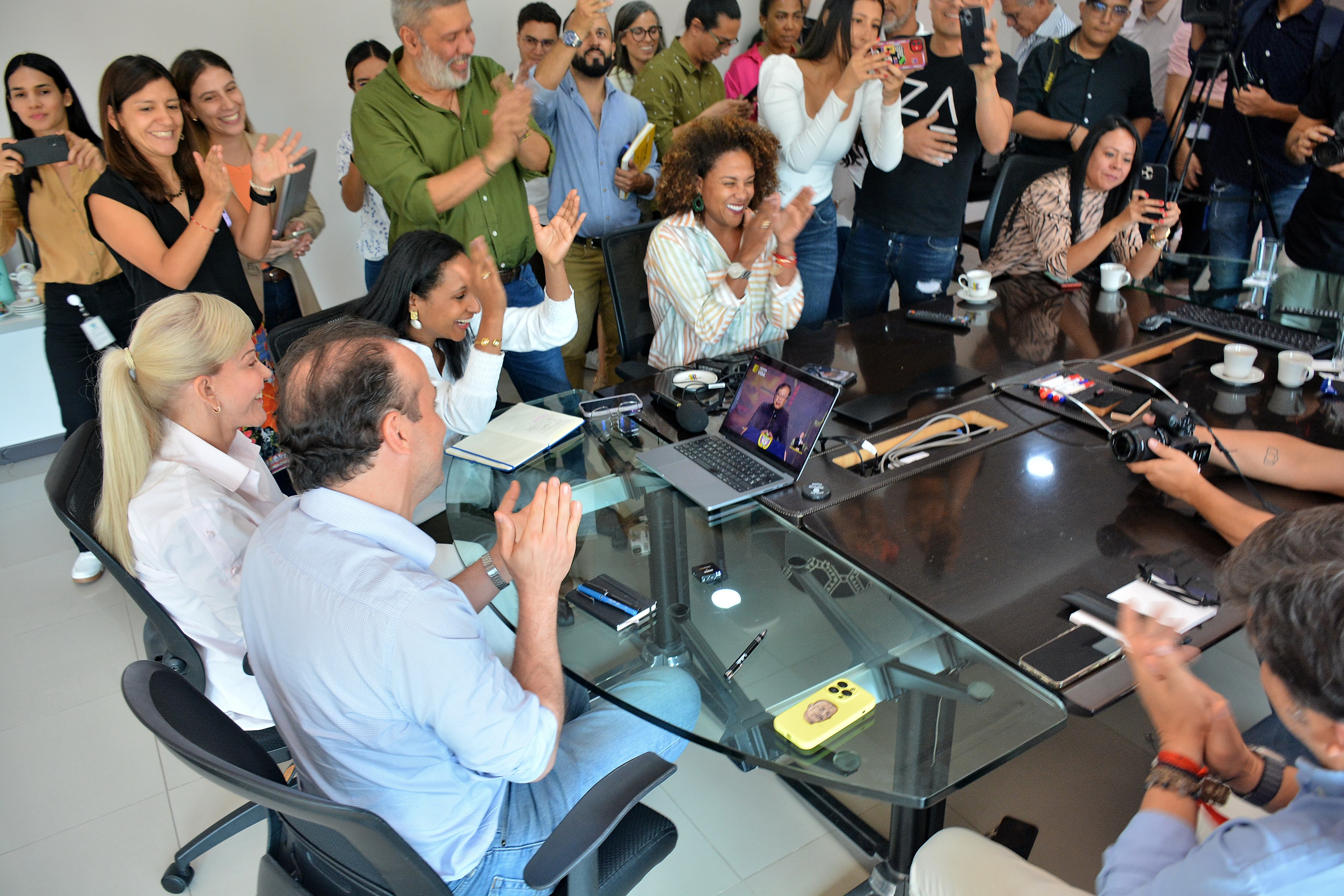 Alcalde de Cali Alejandro Eder y Gobernadora del Valle, Dilian Francisca Toro, celebran que Cali fue elegida para ser la sede de la COP 16 de Biodiversidad, evento que tendrá lugar en la ciudad entre el lunes 21 de octubre y el viernes 1 de noviembre de 2024
