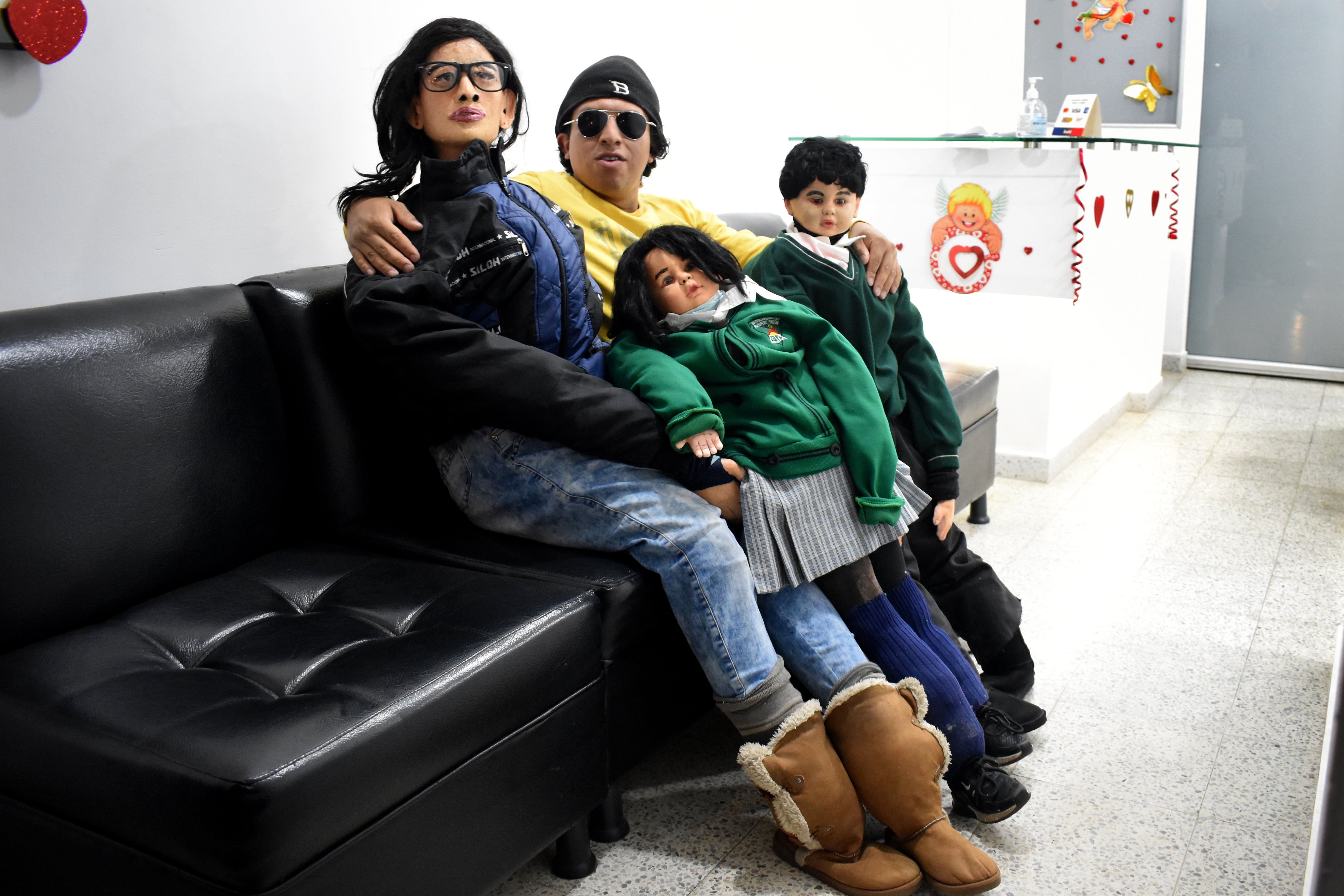 CRISTIAN MONTENEGRO Y SU FAMILIA DE TRAPO