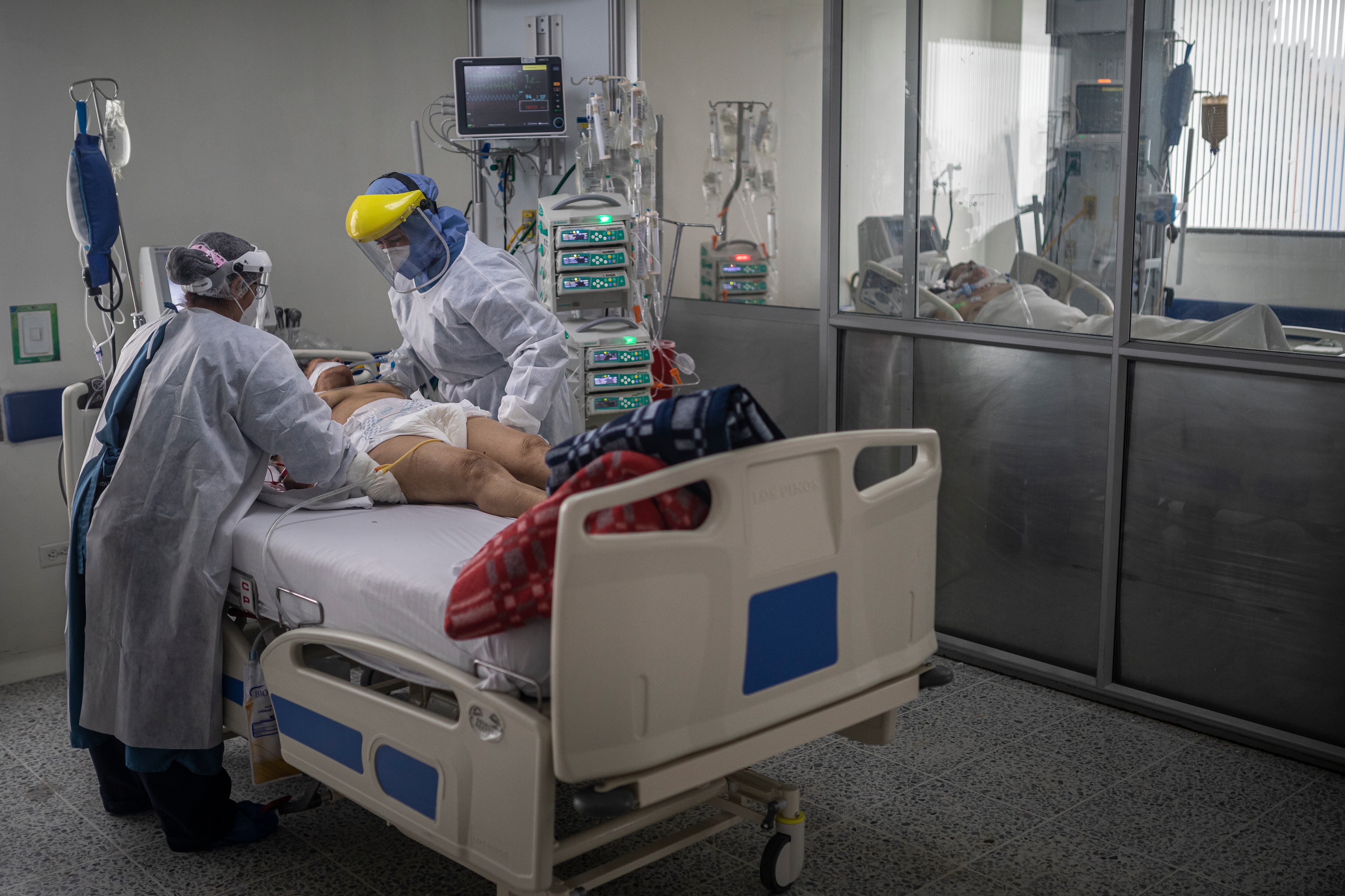 UCI HOSPITAL DEL TUNAL 
PACIENTES CON COVID-19
FOTO: ESTEBAN VEGA LA-ROTTA
REVISTA SEMANA