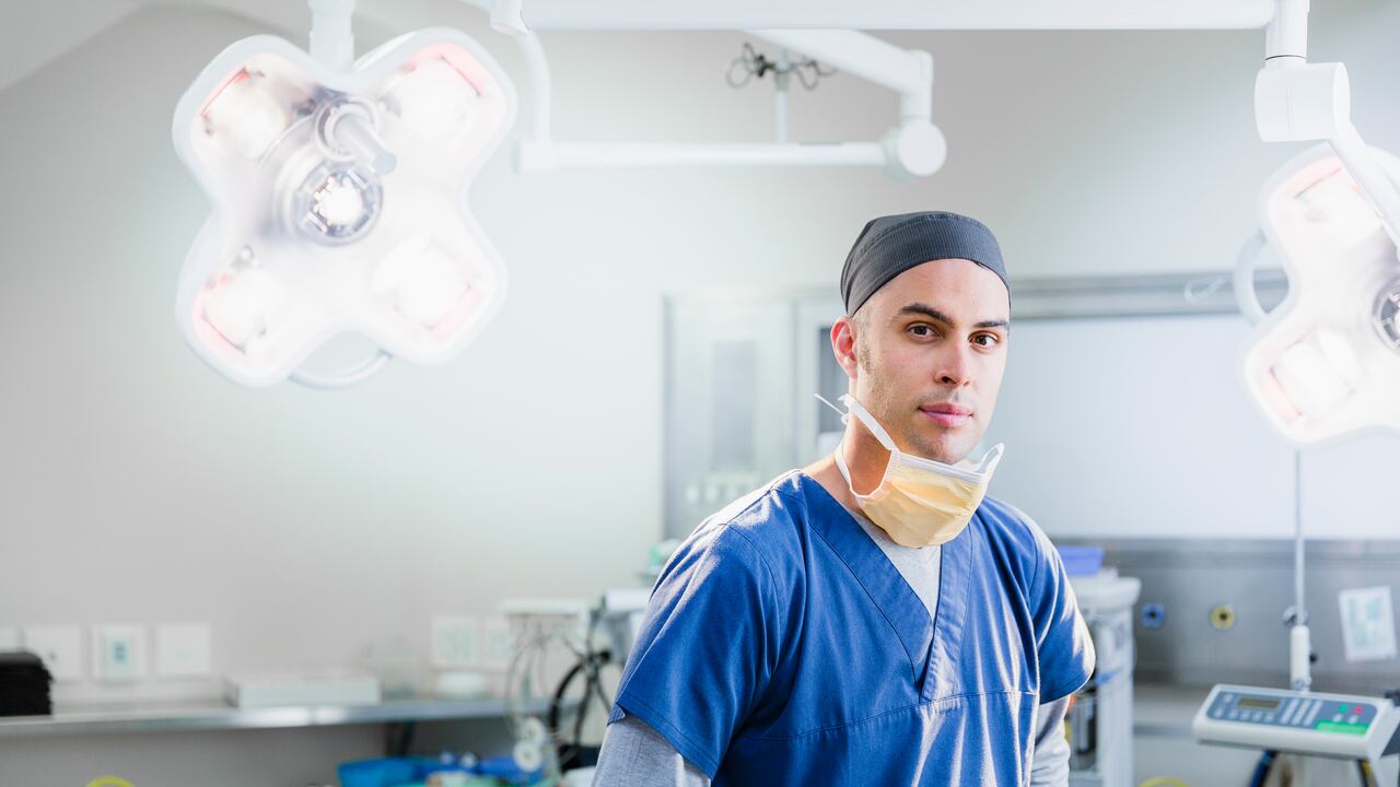 Un número creciente de empleadores en Estados Unidos, especialmente hospitales y clínicas, han comenzado a ofrecer soporte para visas y tarjetas de residencia a médicos inmigrante.