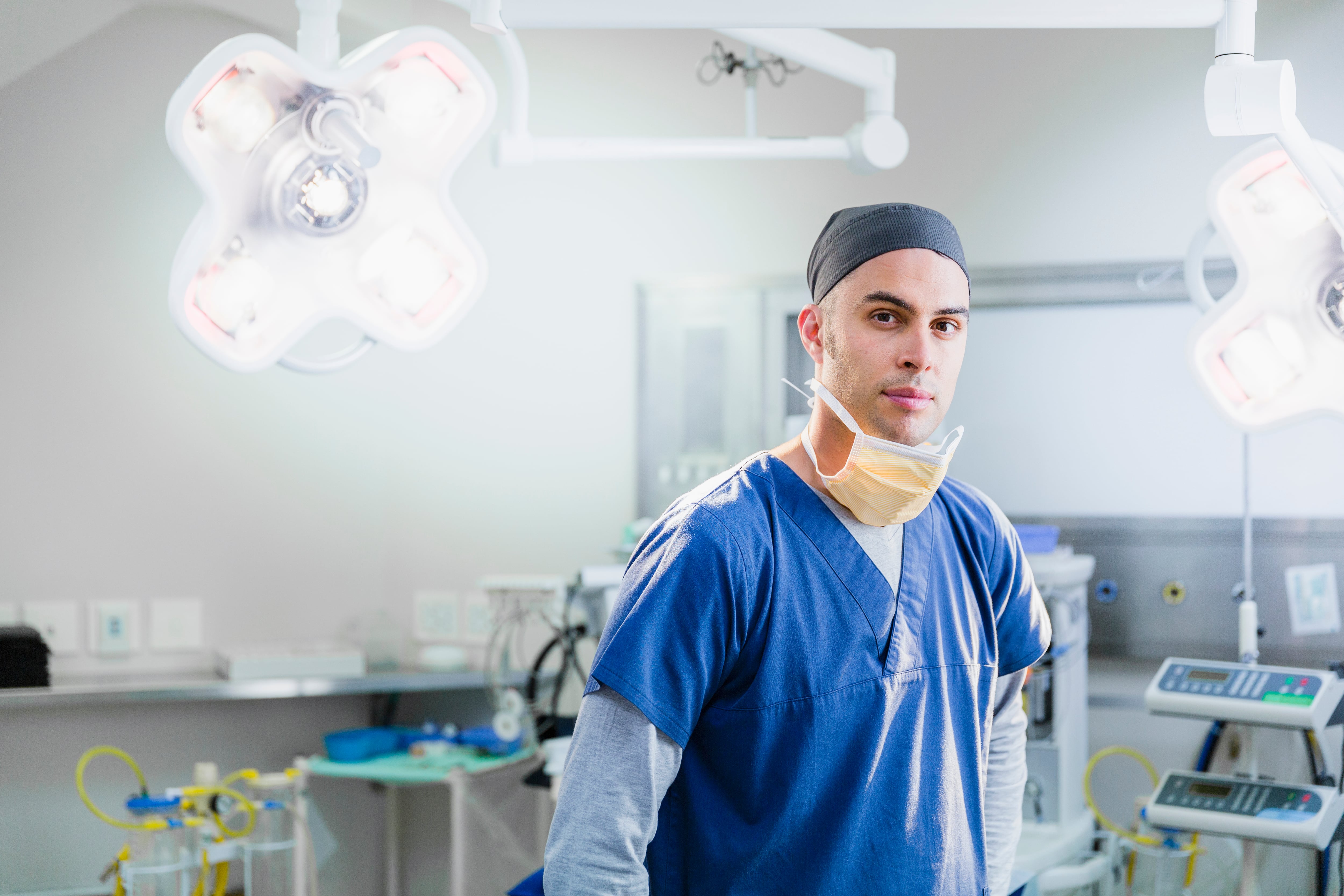 Un número creciente de empleadores en Estados Unidos, especialmente hospitales y clínicas, han comenzado a ofrecer soporte para visas y tarjetas de residencia a médicos inmigrante.